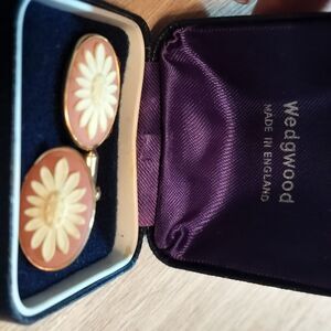 Wedgwood Floral Cufflinks - Gold and Cream